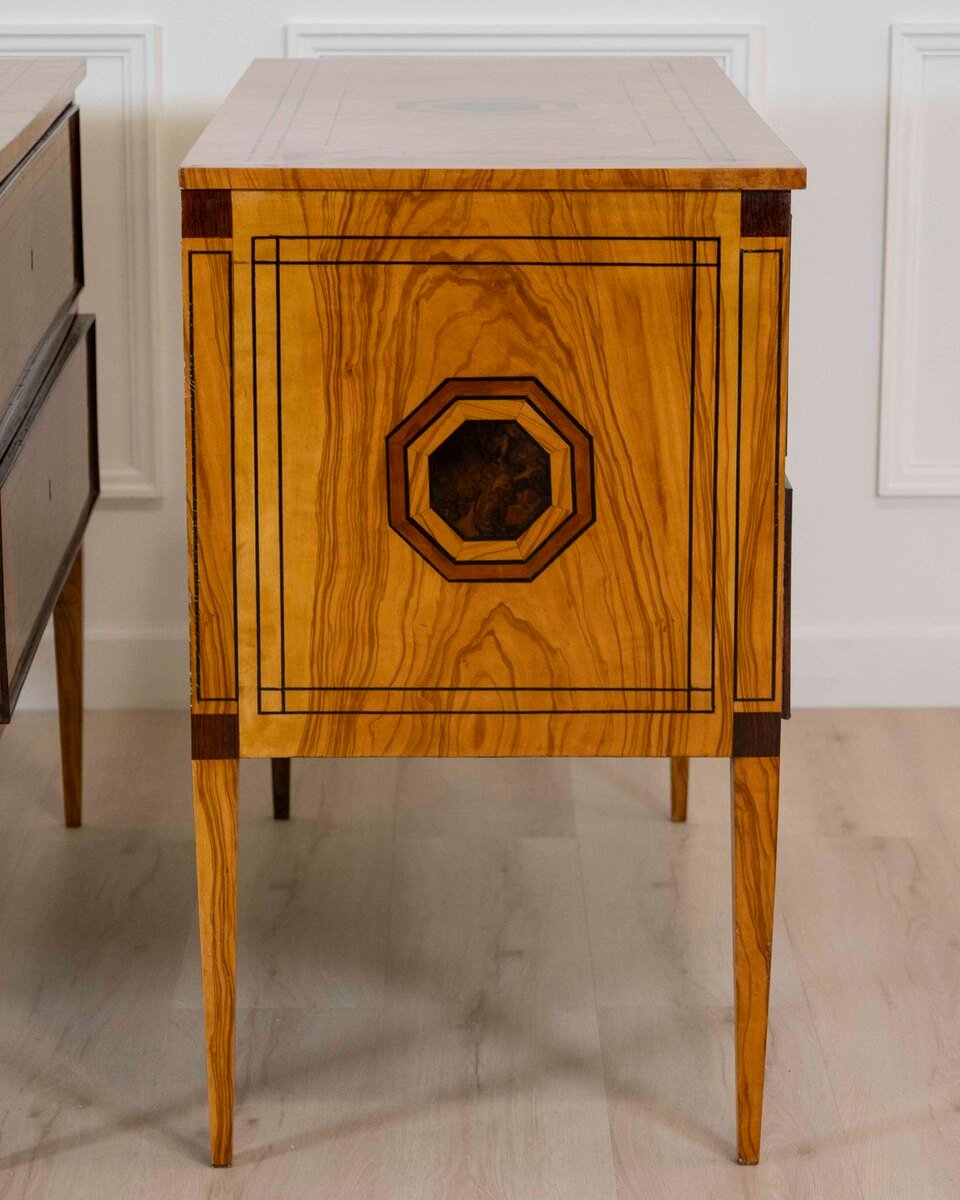 ON HOLD - Pair of Italian Neoclassical Elm Burl Veneer Commodes, Late 19th Century - JAA