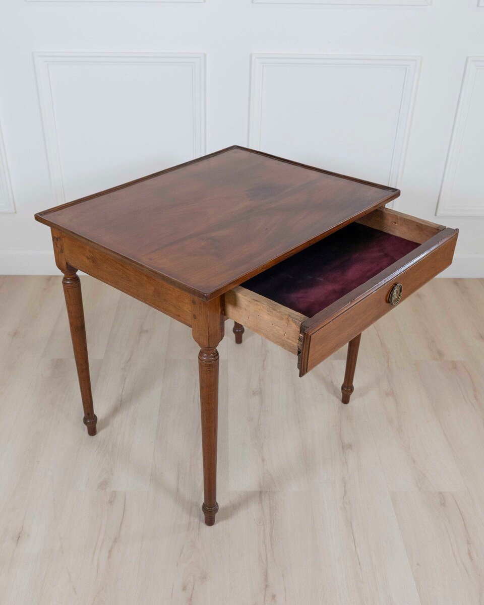 Italian Late 18th Century Neoclassical Walnut Desk with Fruitwood Marquetry - JAA