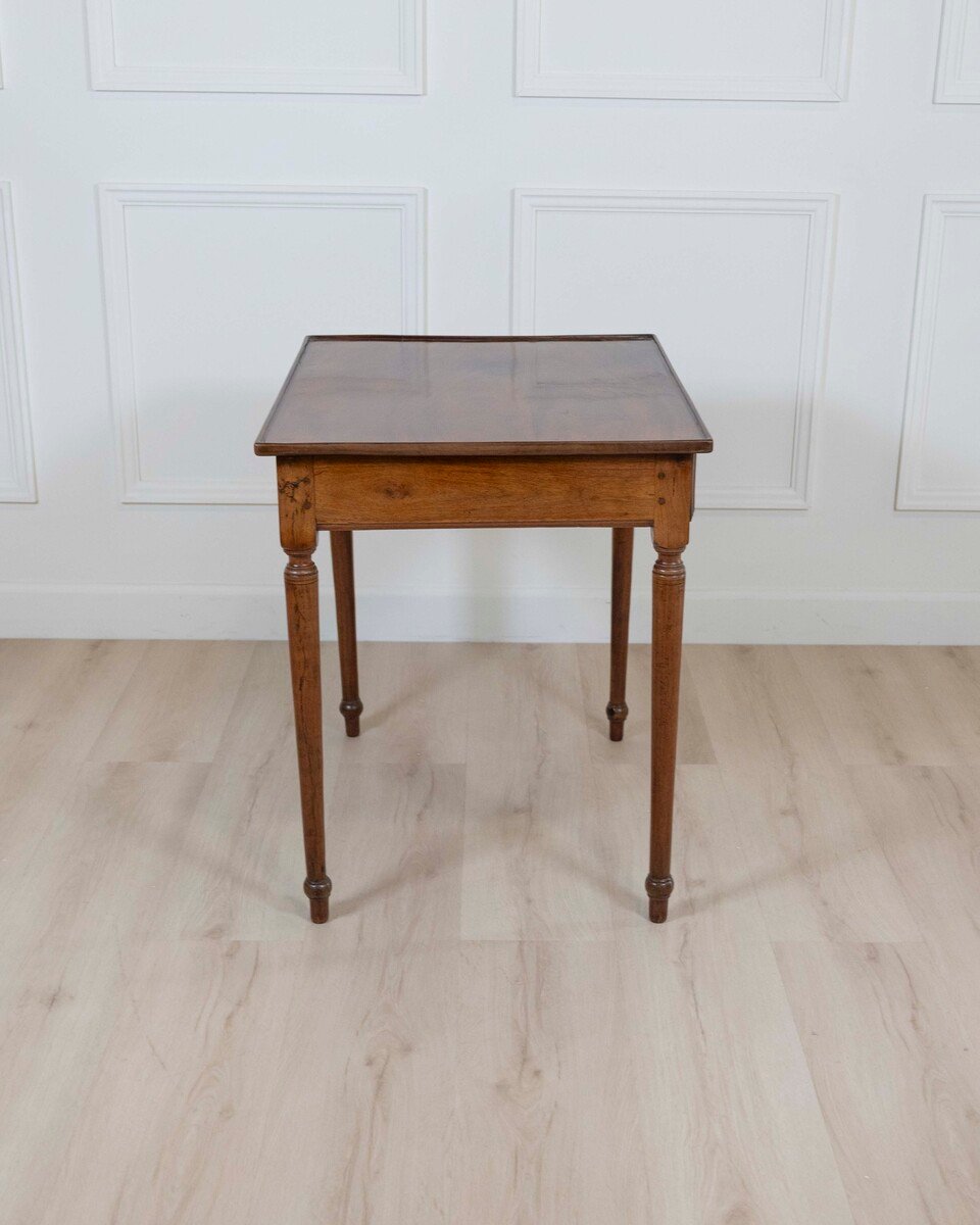 Italian Late 18th Century Neoclassical Walnut Desk with Fruitwood Marquetry - JAA