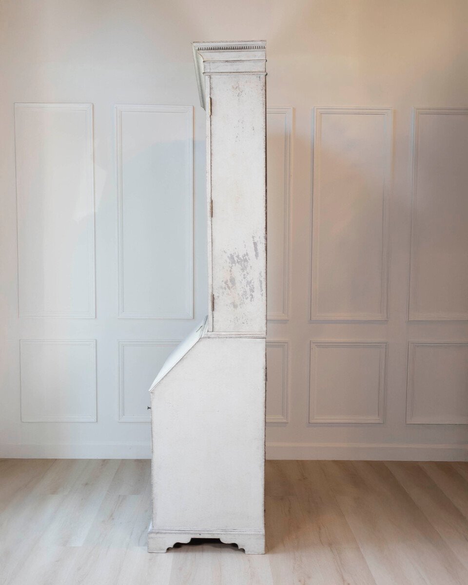 European Late 18th Century Two-Part Vitrine Cabinet, c.1790 - JAA