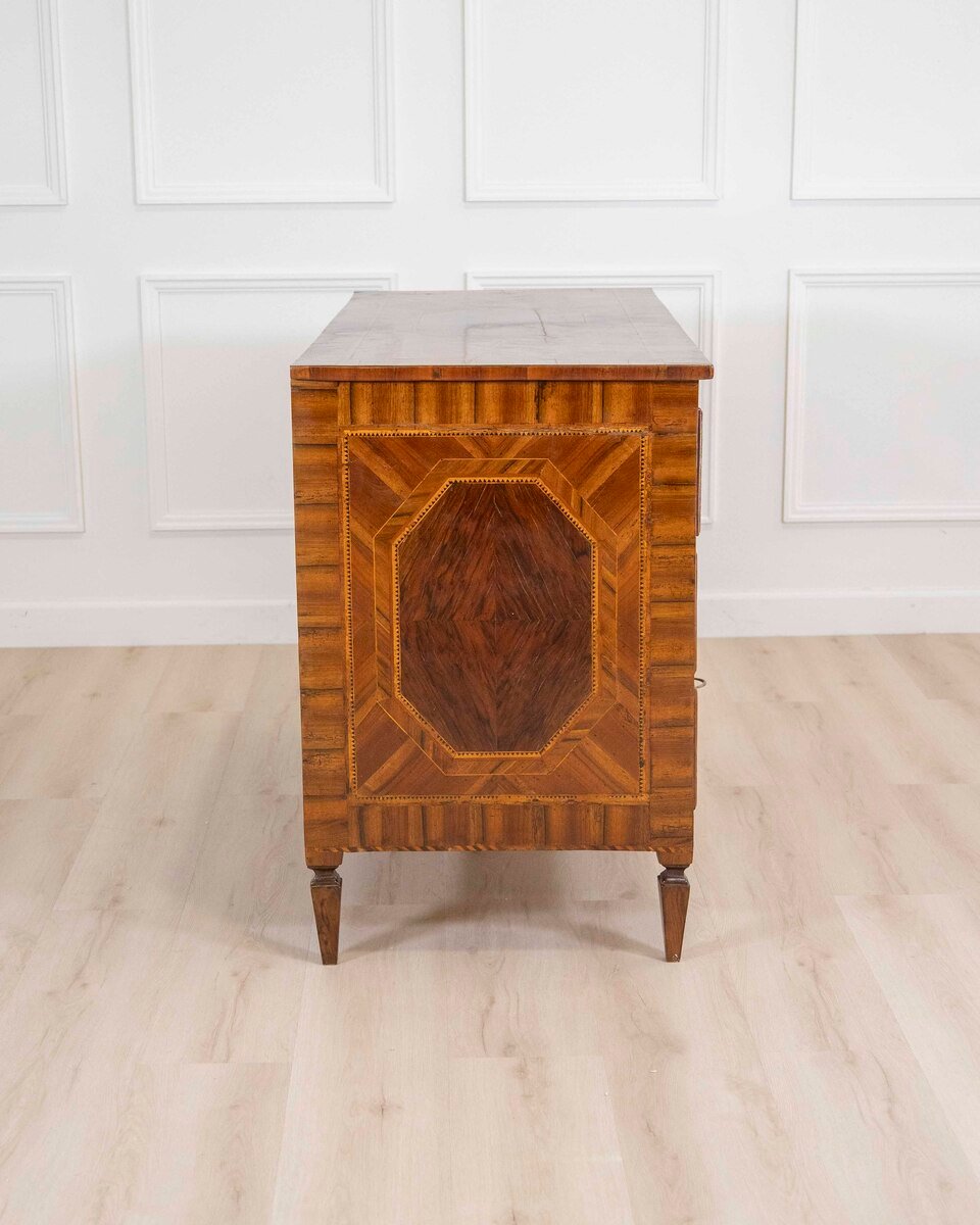 Modenese 18th-century Louis XVI walnut chest of drawers with various woods and inlays - JAA