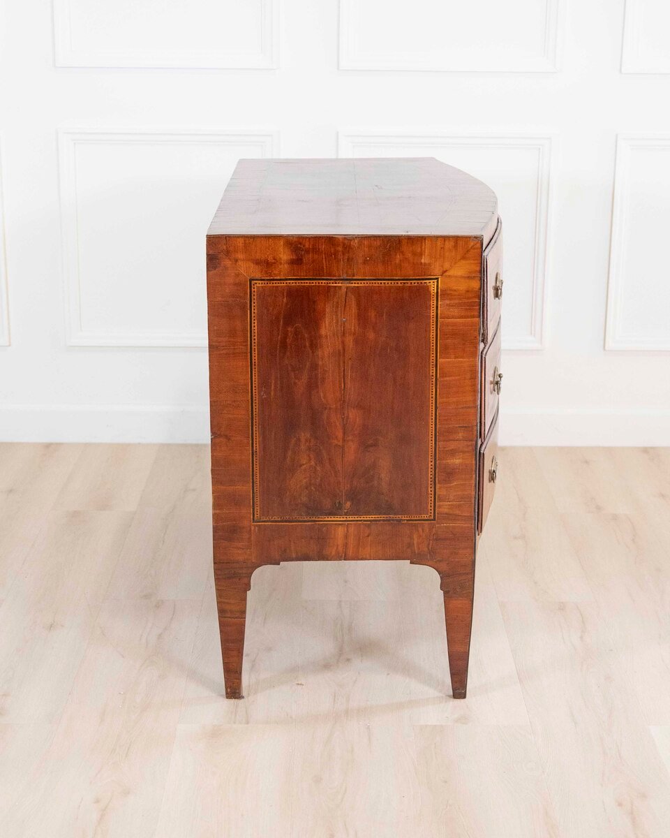 Venetian Louis XVI Leaf-Shaped Chest of Drawers, Verona/Vicenza, Late 18th Century - JAA