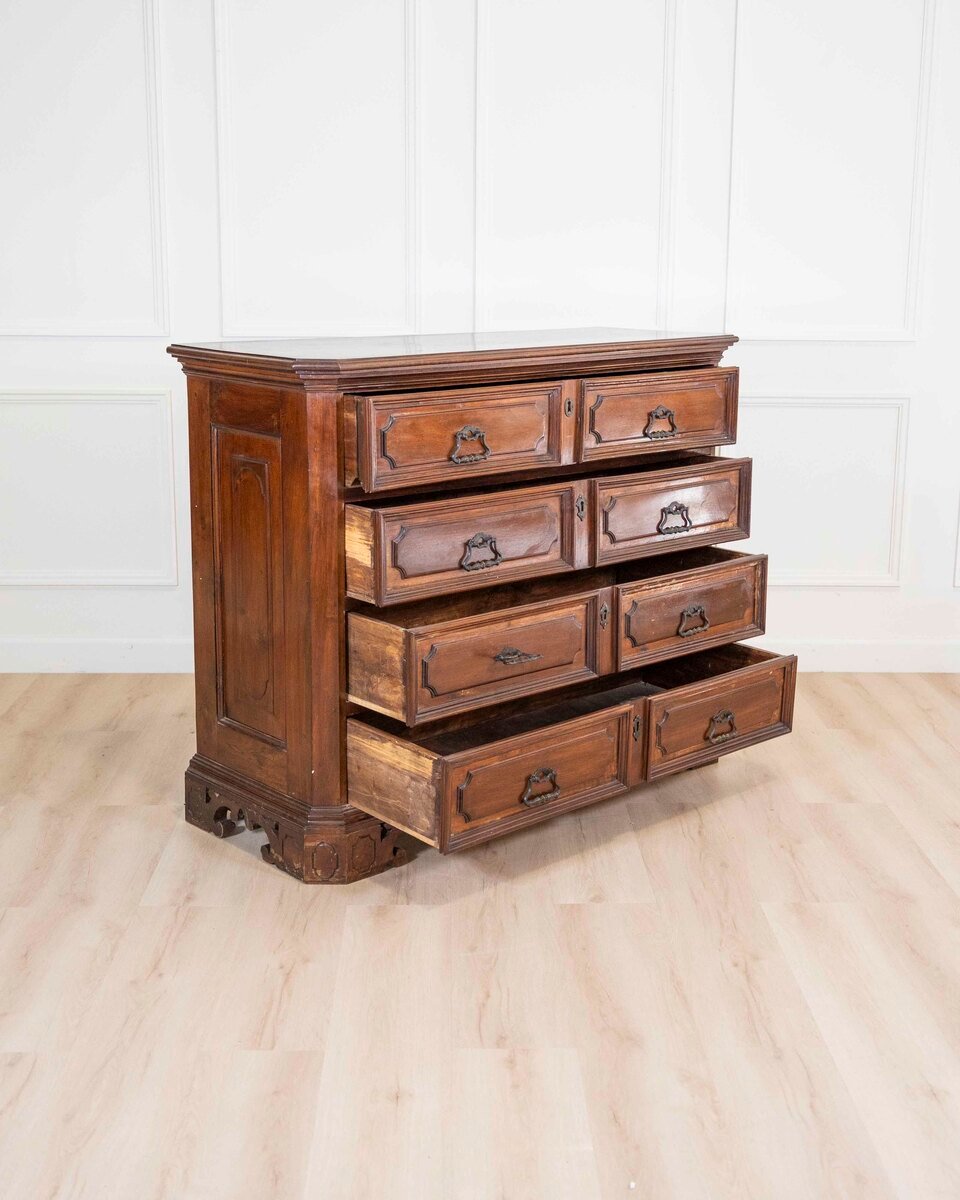 Walnut Chest Of Drawers, Lombardy, Early 18th Century - JAA