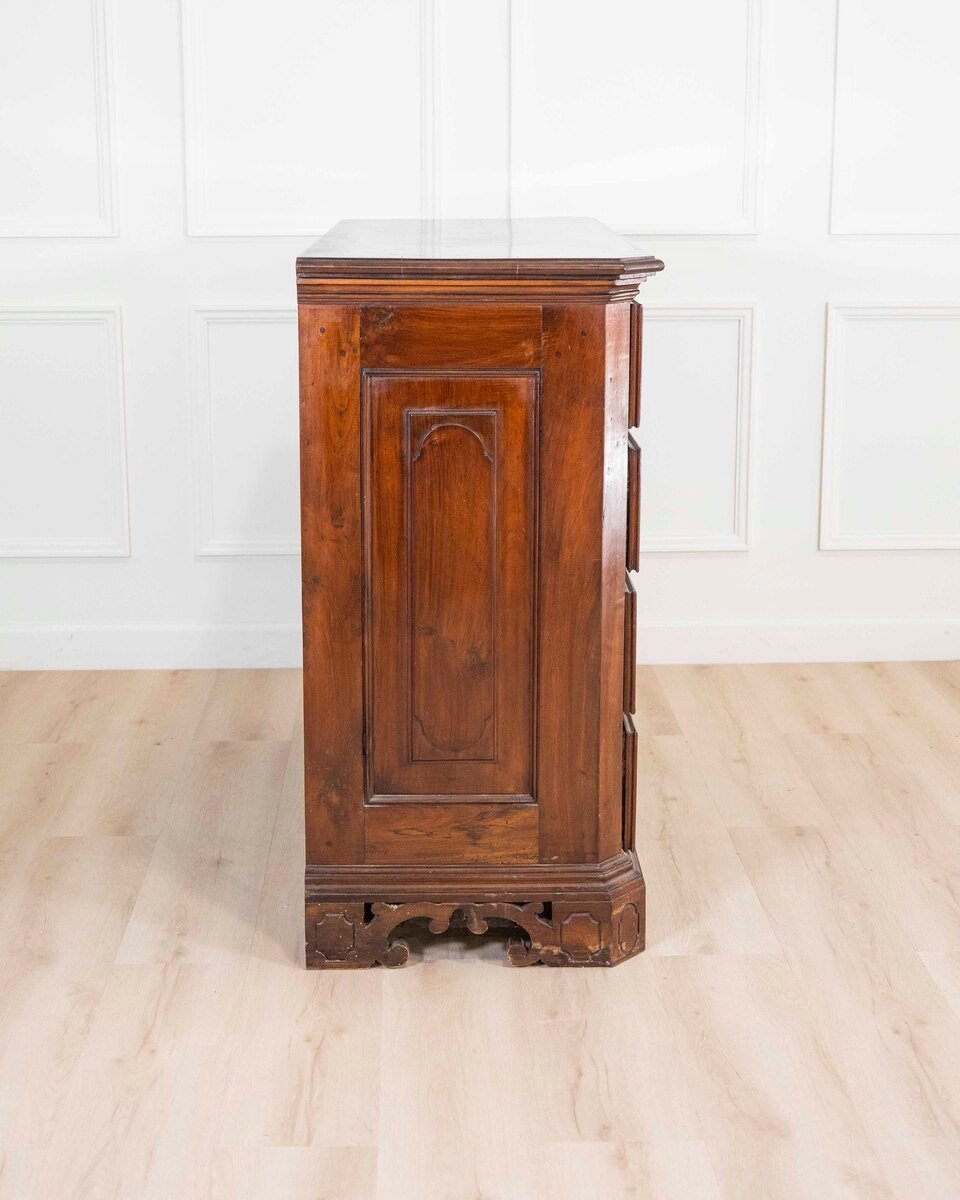 Walnut Chest Of Drawers, Lombardy, Early 18th Century - JAA