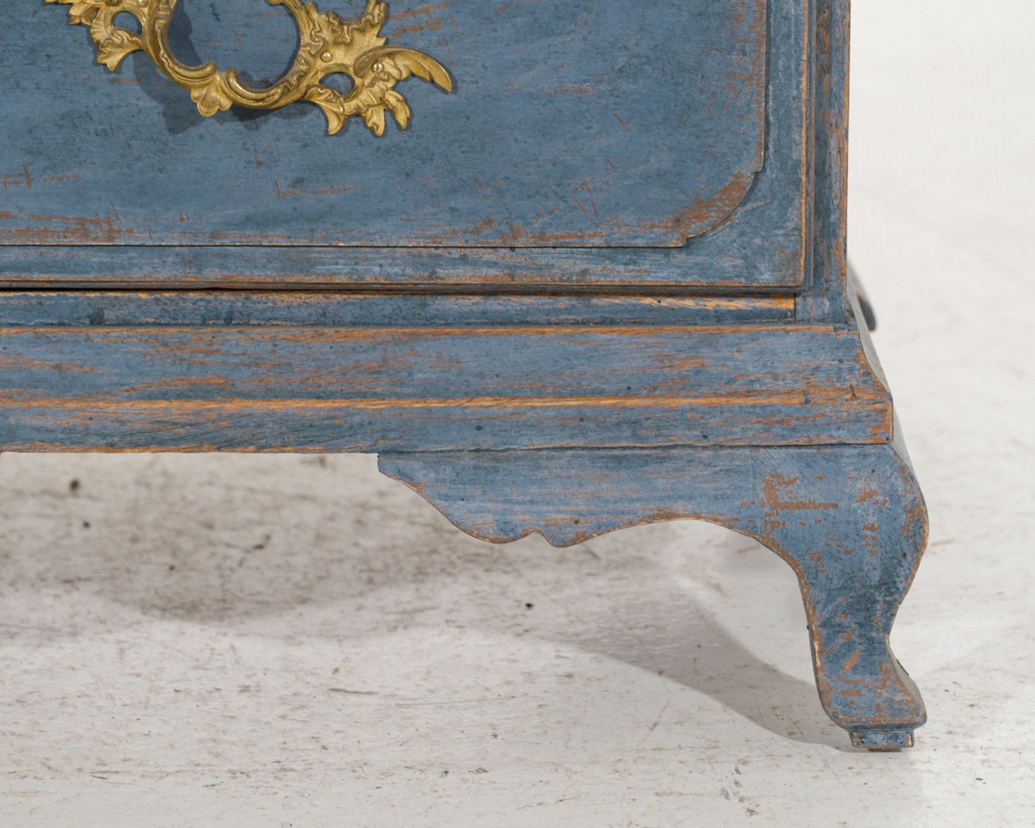 Stunning blue Scandinavian bureau, original hardware, 17th Century - JAA