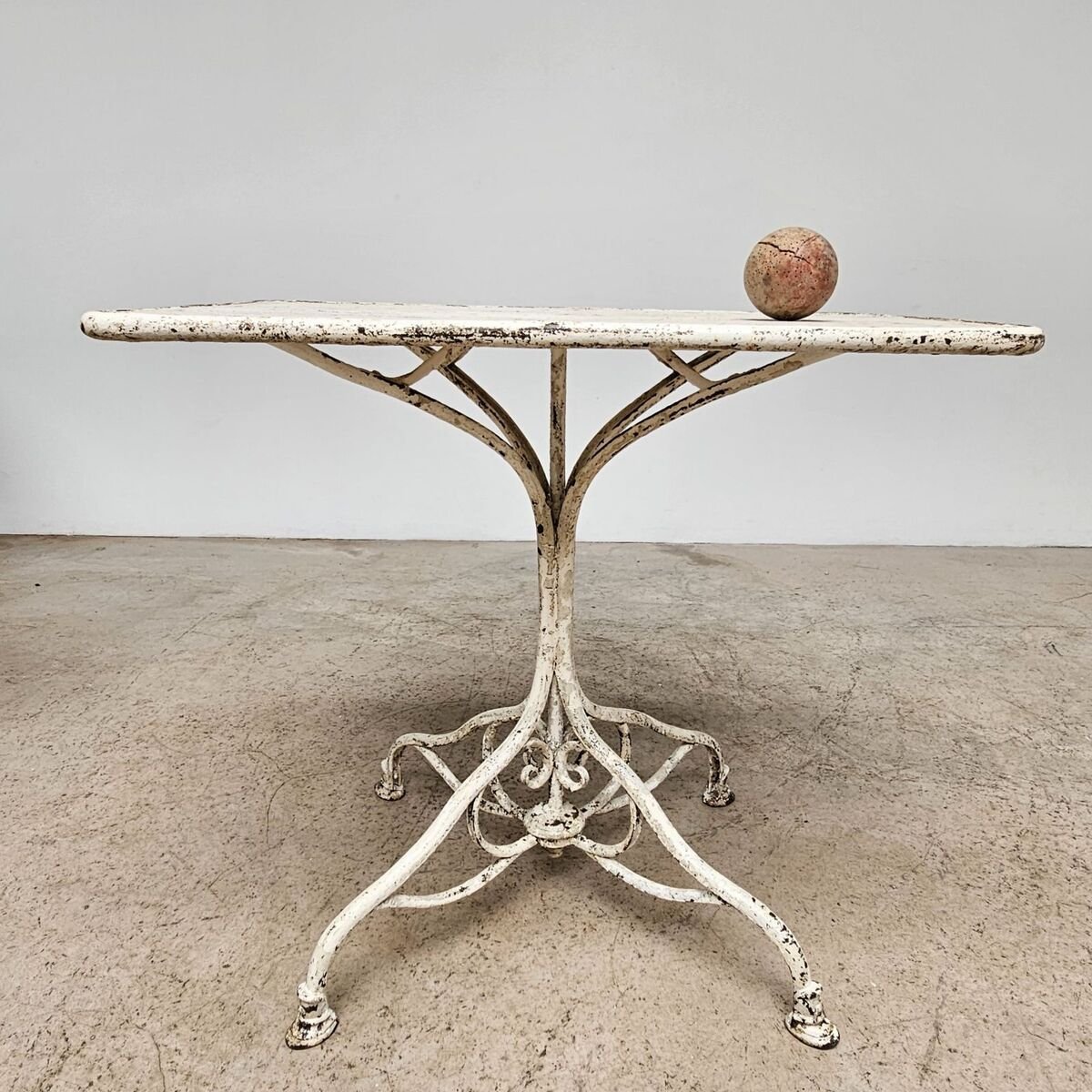 Nice 19th Arras garden table - JAA