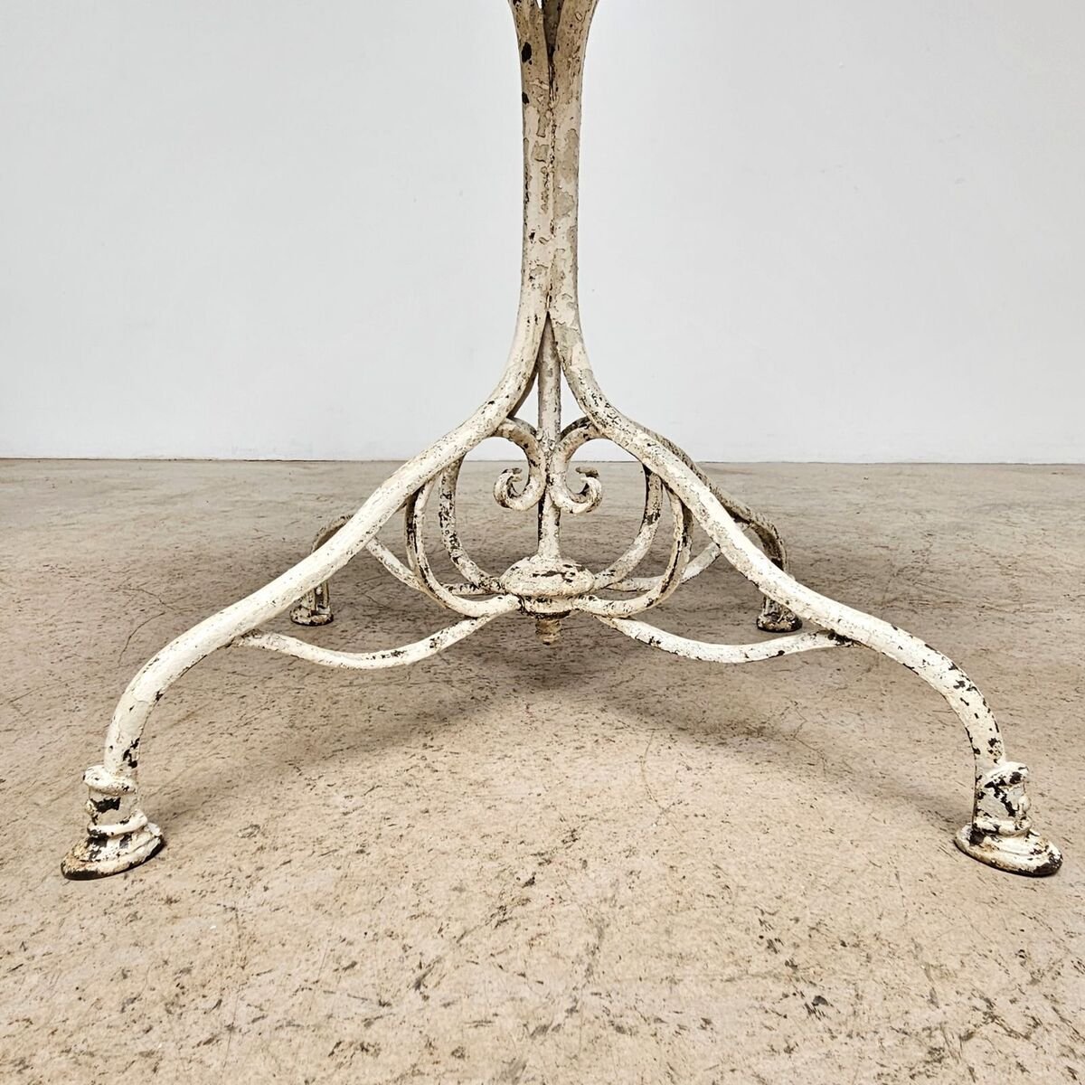 Nice 19th Arras garden table - JAA