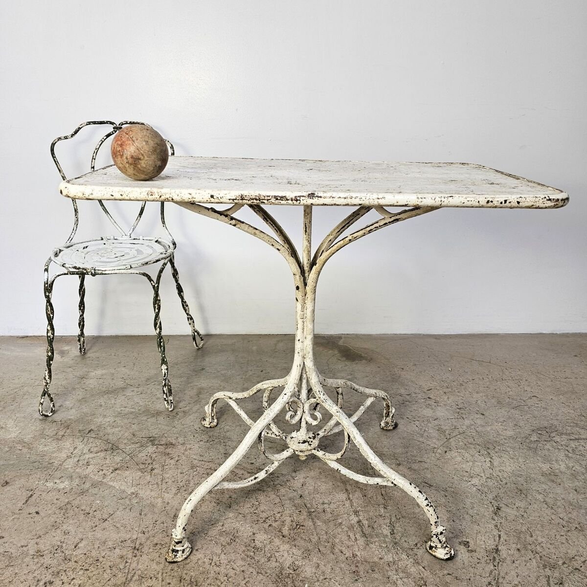 Nice 19th Arras garden table - JAA