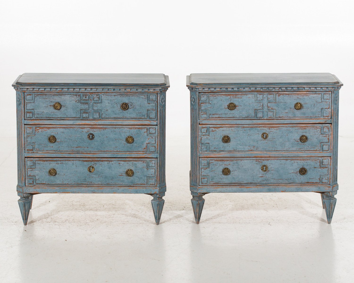 Blueish pair of Scandinavian chests, richly carved, circa 100 years old. - JAA