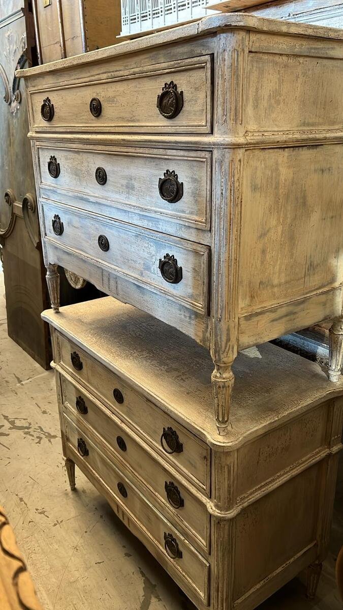 Pair of lacquered  chests of drawers, oak wood. - JAA