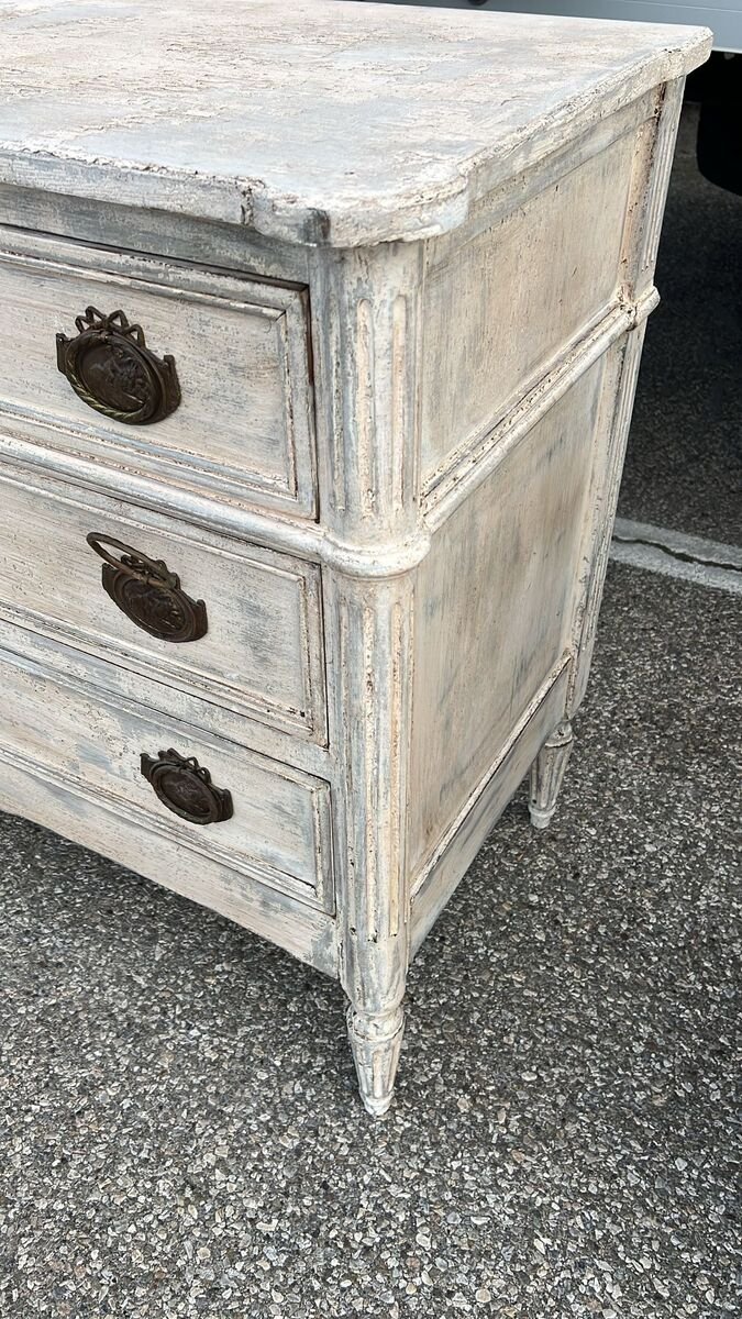 Pair of lacquered  chests of drawers, oak wood. - JAA