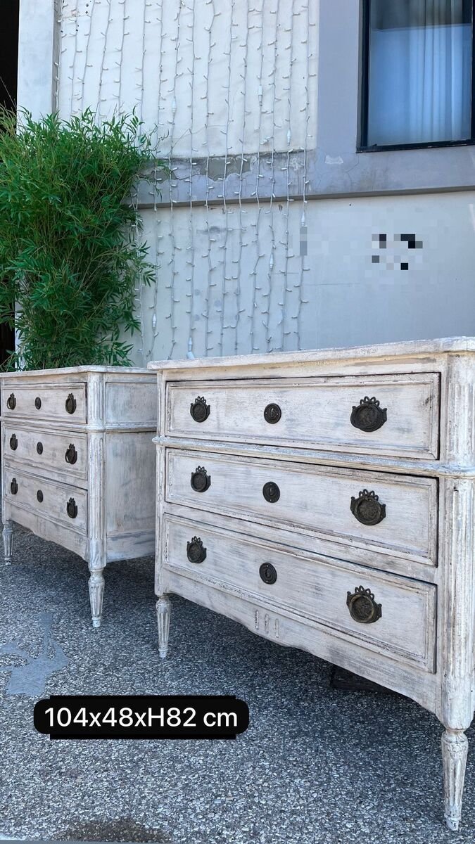 Pair of lacquered  chests of drawers, oak wood. - JAA