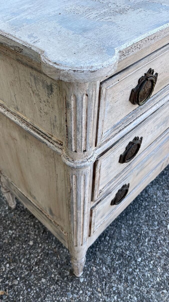 Pair of lacquered  chests of drawers, oak wood. - JAA