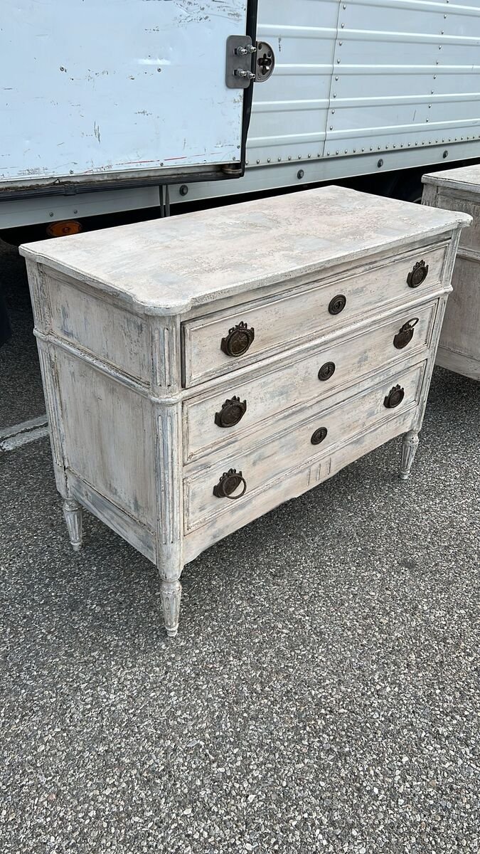 Pair of lacquered  chests of drawers, oak wood. - JAA