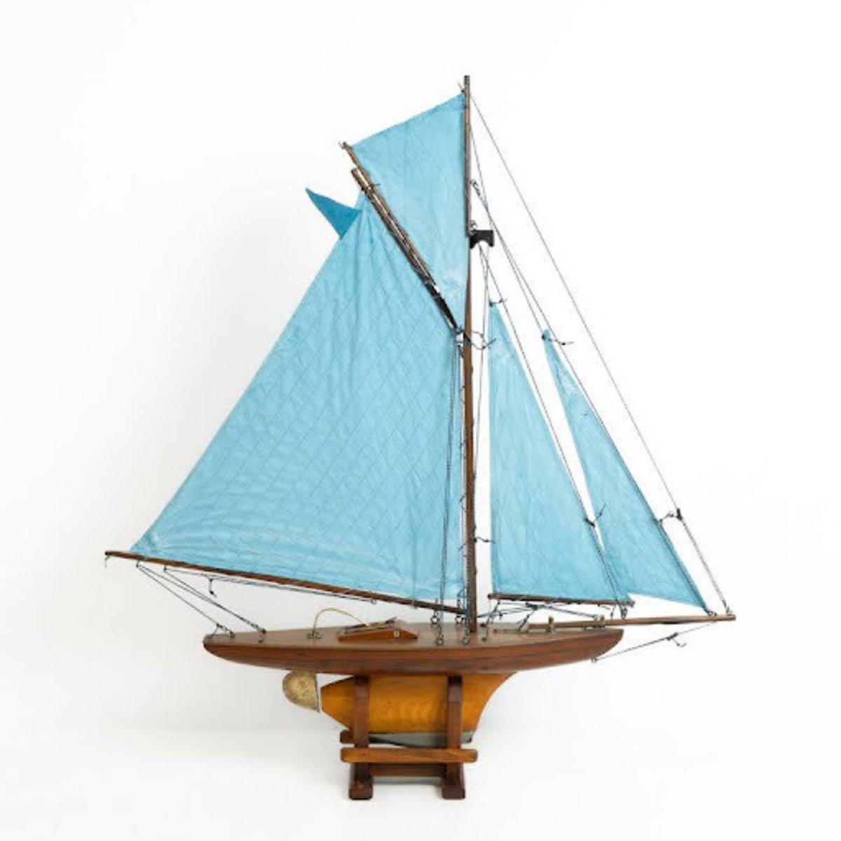 Bowman carved wooden Gaff Cutter Pond Yacht, made in Norfolk. England, circa 1940. - JAA
