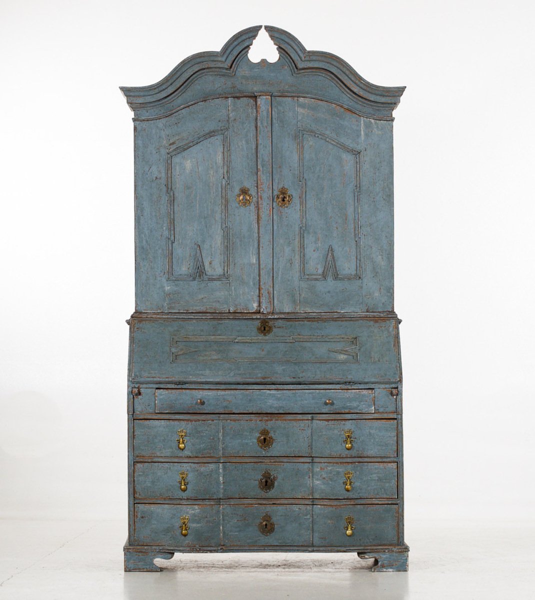 Very fine Scandinavian bureau, with unusual and rare hardware, 18th Century - JAA