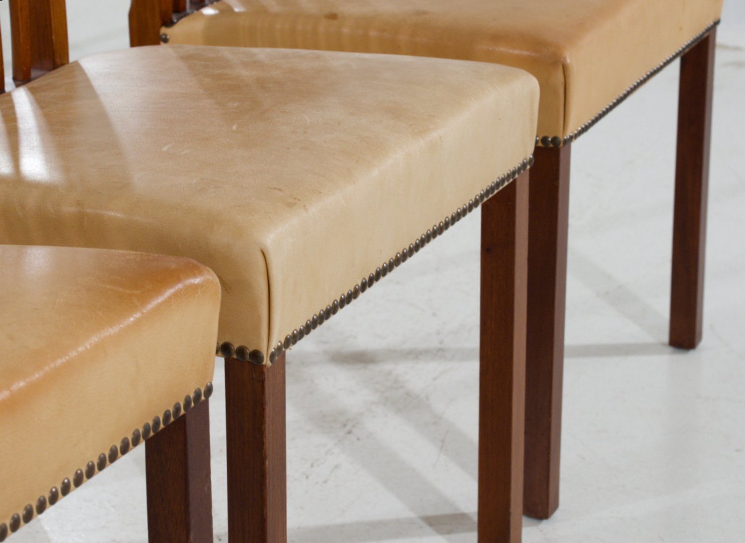 Eight fantastic mahogany chairs with leather seats by A.J Iversens in Copenhagen, circa 1960’s. - JAA