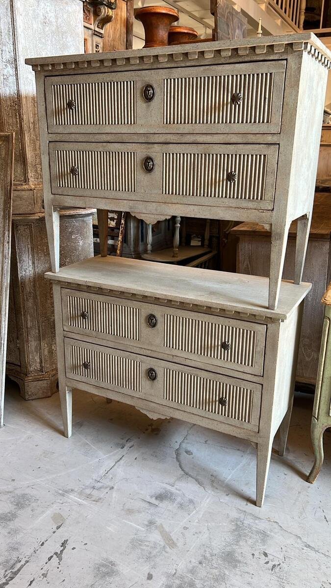pair of chests of drawers in lacquered fir wood, - JAA