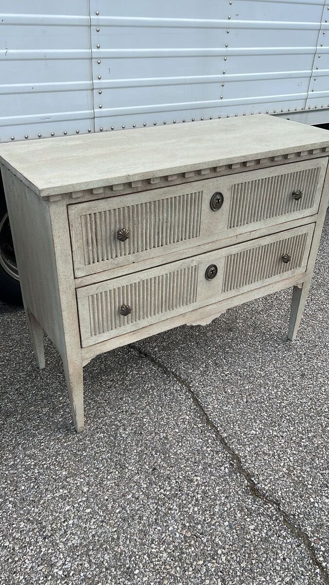 pair of chests of drawers in lacquered fir wood, - JAA