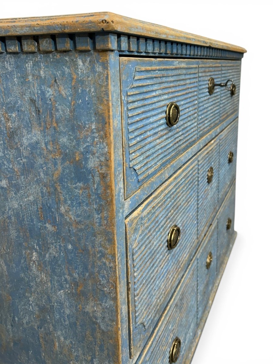 A beautiful and simple Swedish chest of drawers in a light blue with a deep patina - JAA