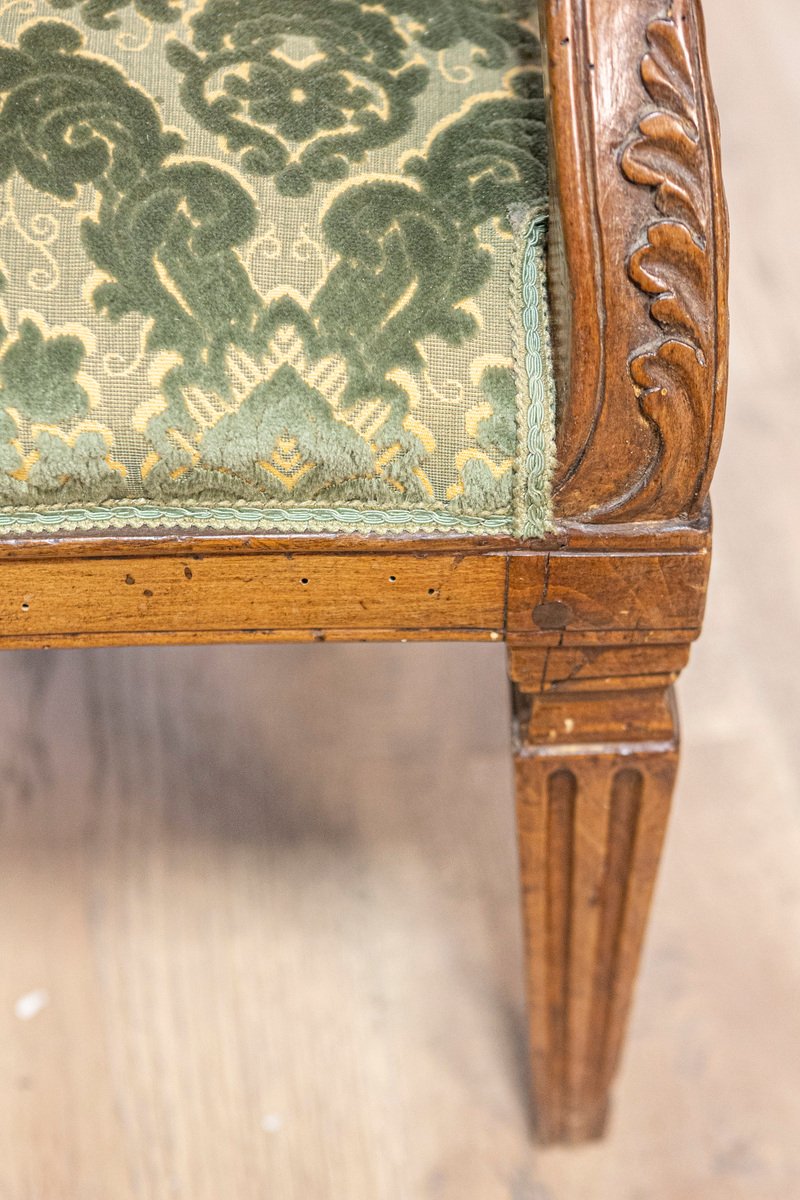 Tuscan 18th Century Walnut Sofa from Villa Fioravanti with Carved Lyre Motifs - JAA