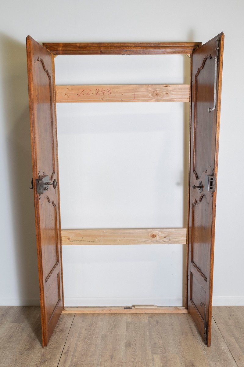French 18th Century Pair of Walnut Communication Doors from Avignon - JAA