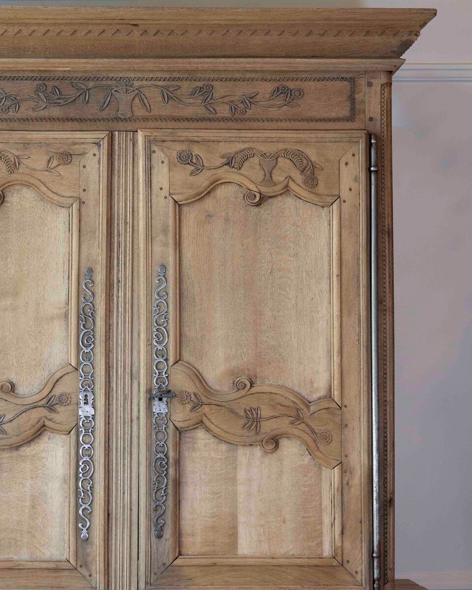 French Early 19th Century Provincial Oak Buffet Deux Corps - JAA