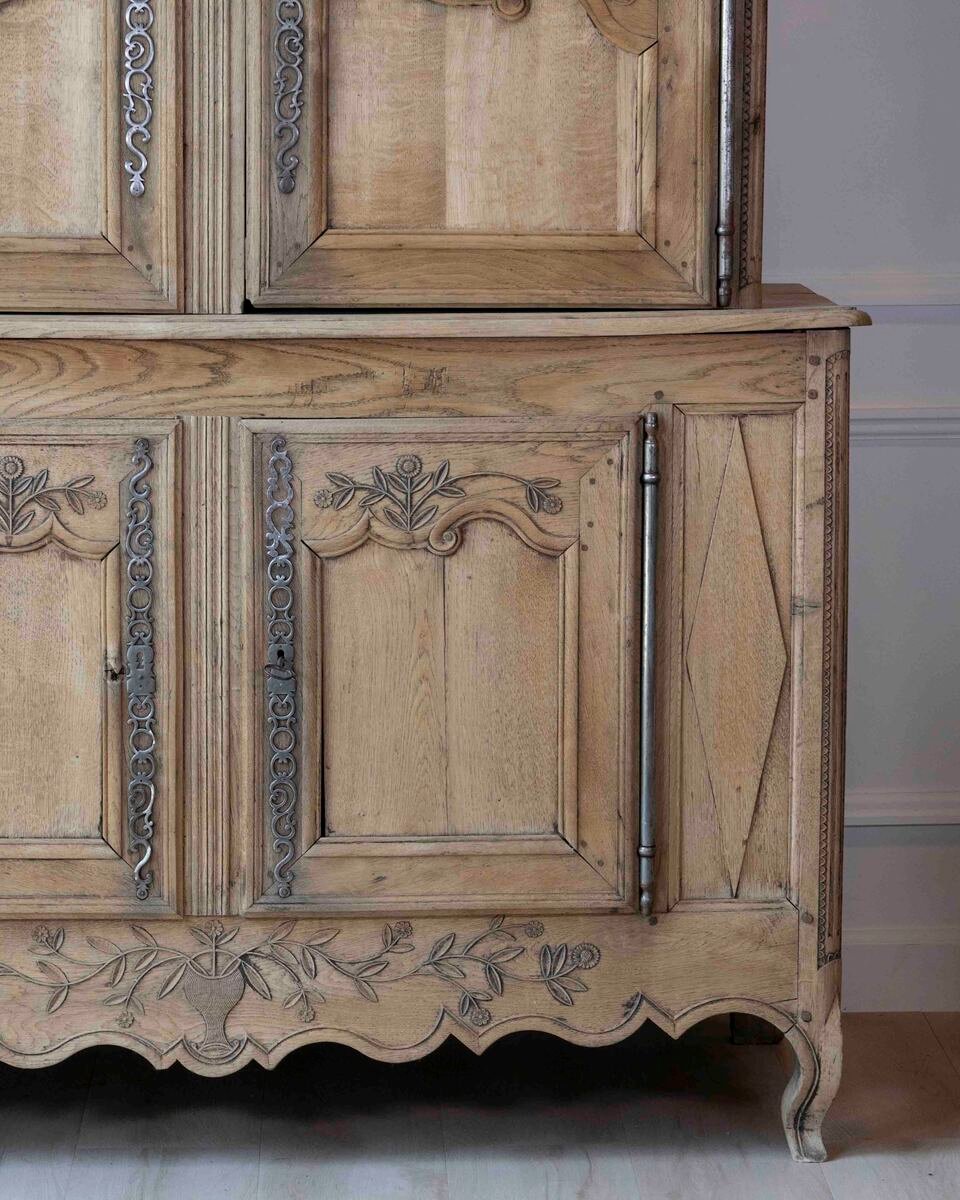 French Early 19th Century Provincial Oak Buffet Deux Corps - JAA