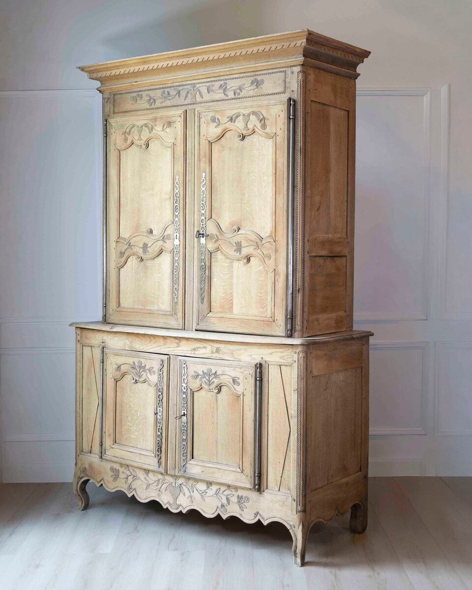 French Early 19th Century Provincial Oak Buffet Deux Corps - JAA