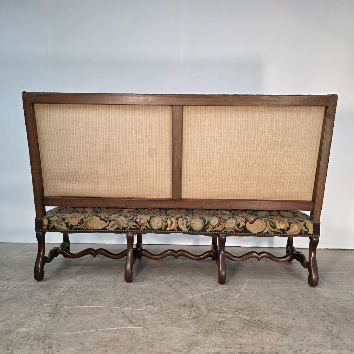Elegant 19th walnut sofa - JAA