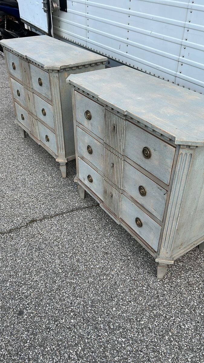 Pair of Florentine handcrafted chests of drawers, that you had already confirmed last week in lacquered fir wood, - JAA