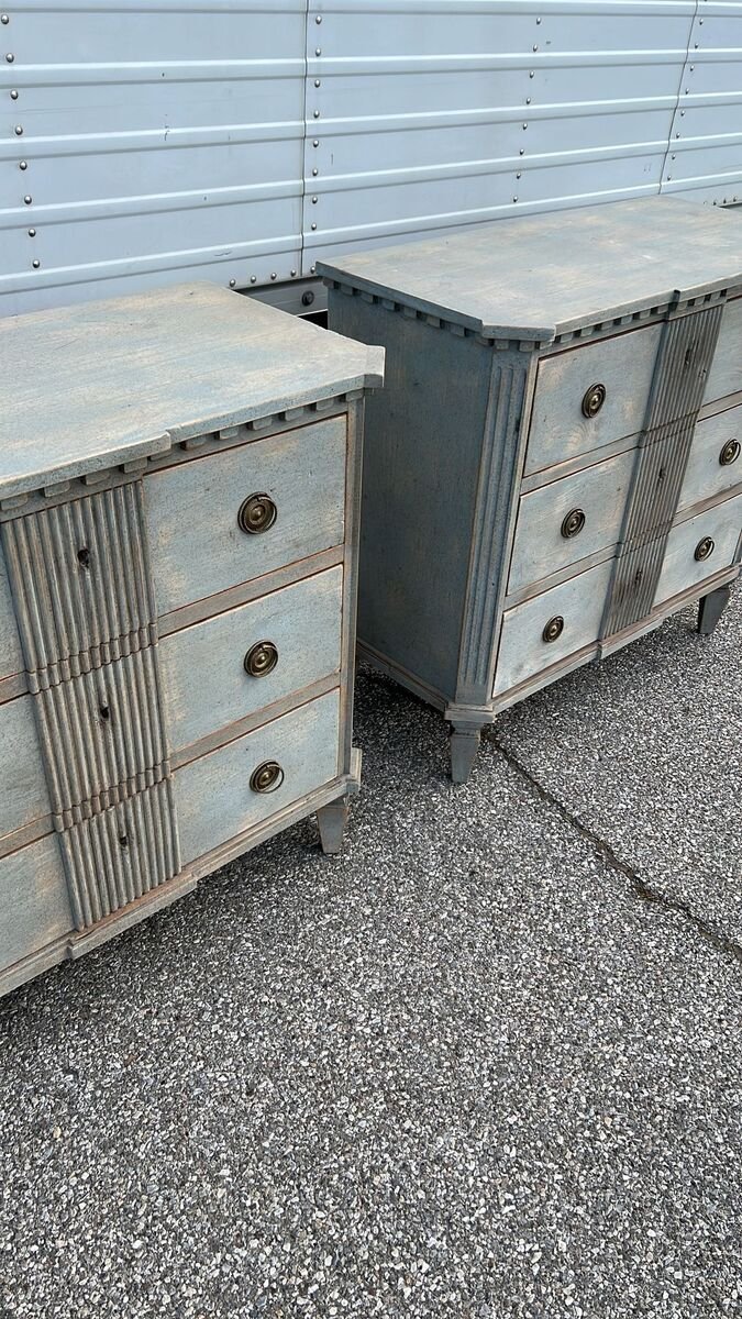 Pair of Florentine handcrafted chests of drawers, that you had already confirmed last week in lacquered fir wood, - JAA