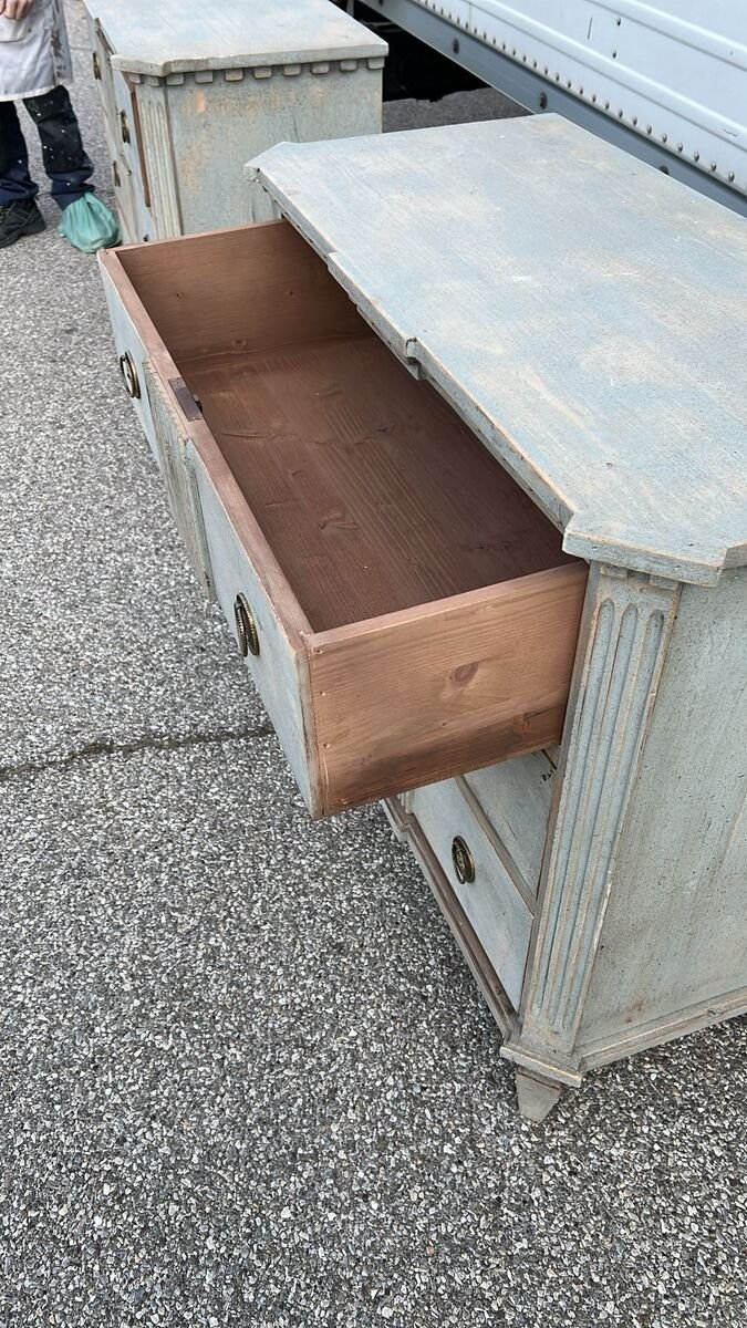 Pair of Florentine handcrafted chests of drawers, that you had already confirmed last week in lacquered fir wood, - JAA