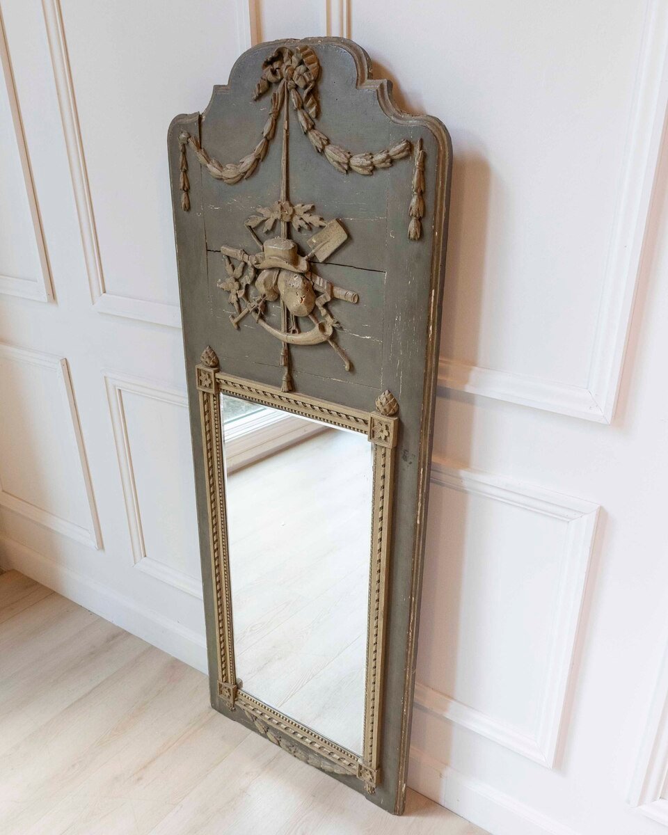 Italian 18th Century Neoclassical Lacquered and Gilded Demi-Lune Console - JAA