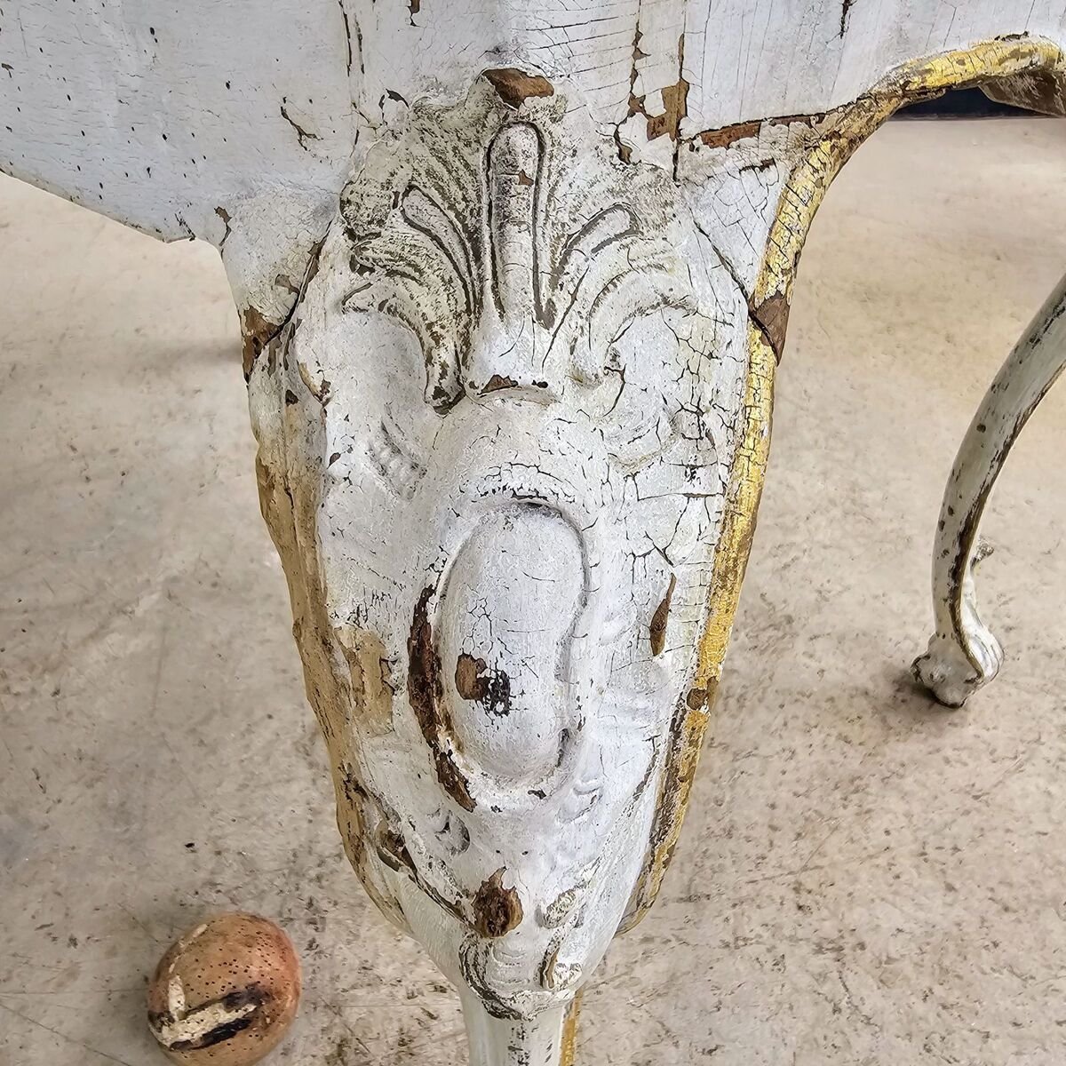 18th period polychrome twist console - JAA