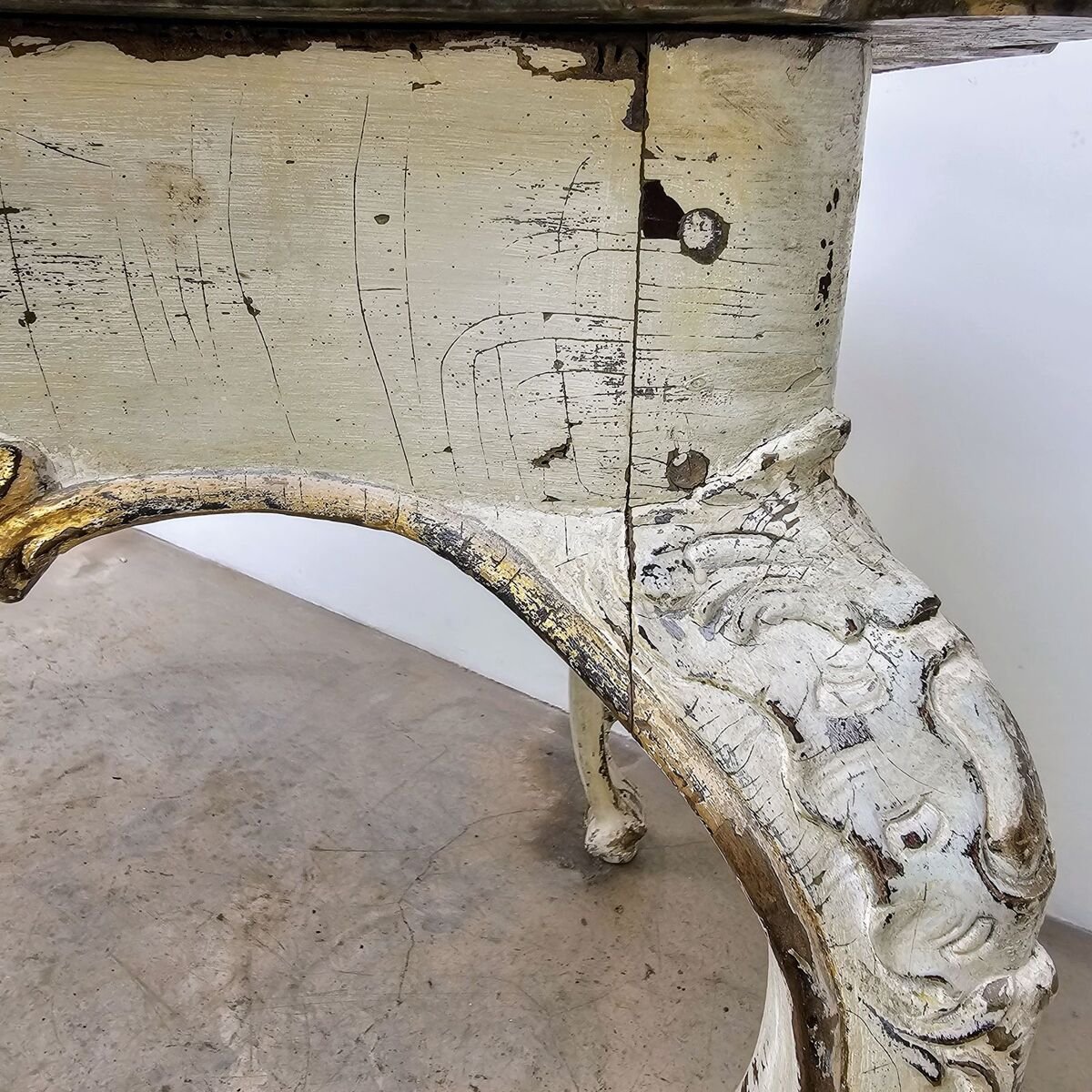 18th period polychrome twist console - JAA