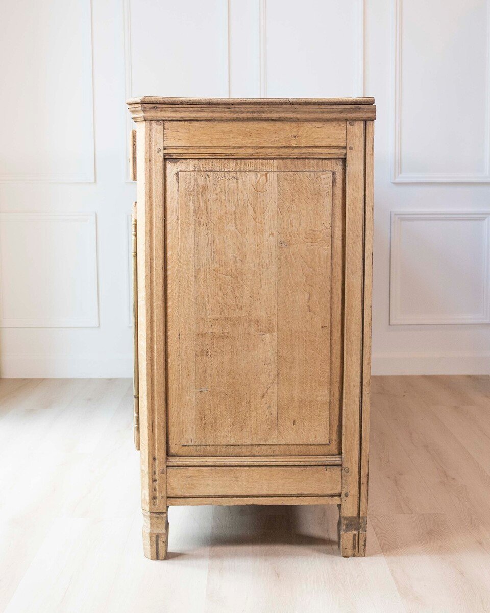 Italian 18th Century Walnut Center Table with Carved Pedestal Base - JAA