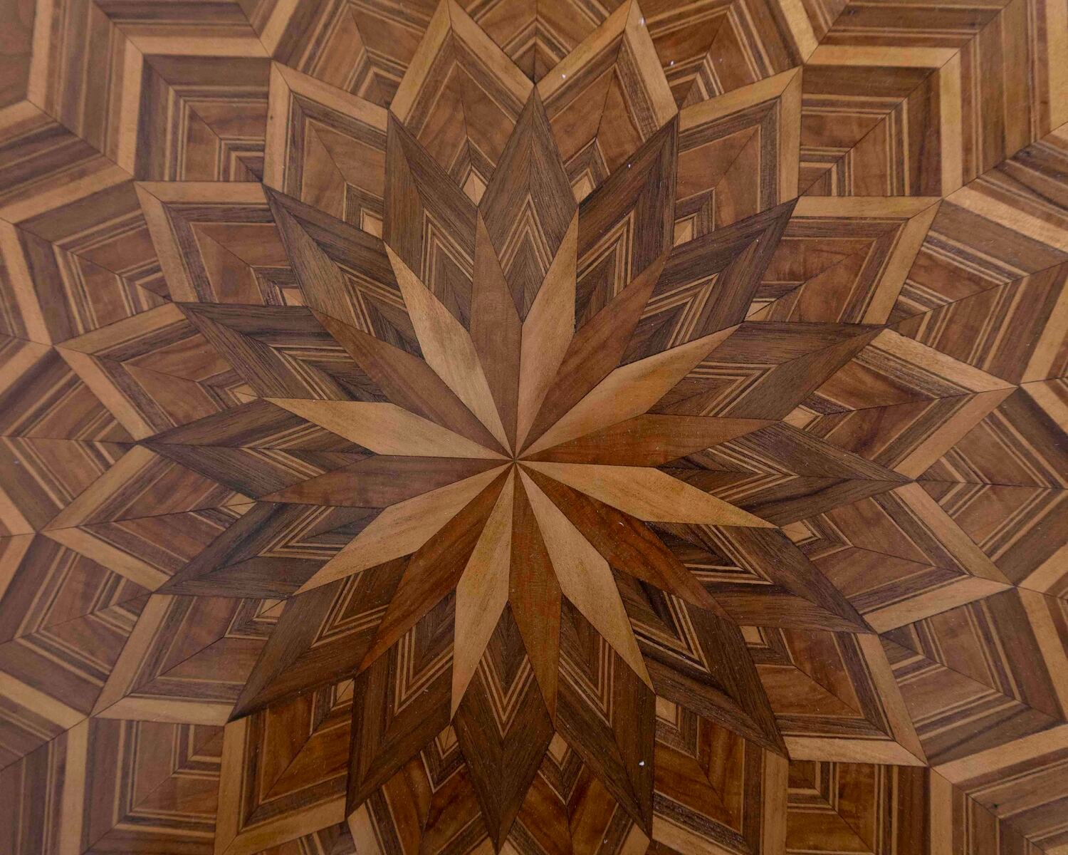 Italian 19th Century Inlaid Walnut Sorrento Table - JAA