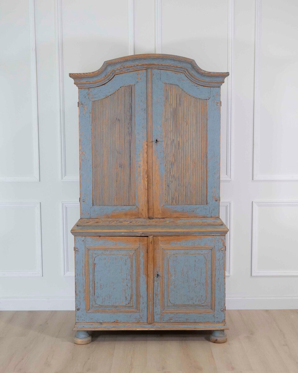 Early 19th Century Rococo Cabinet with Reeded Top Doors - JAA