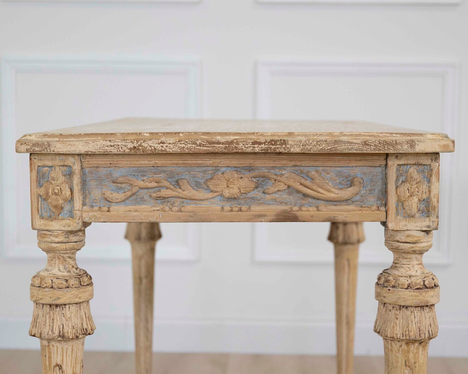 Swedish Gustavian Console Table with Carved Medallion, circa 1860 - JAA