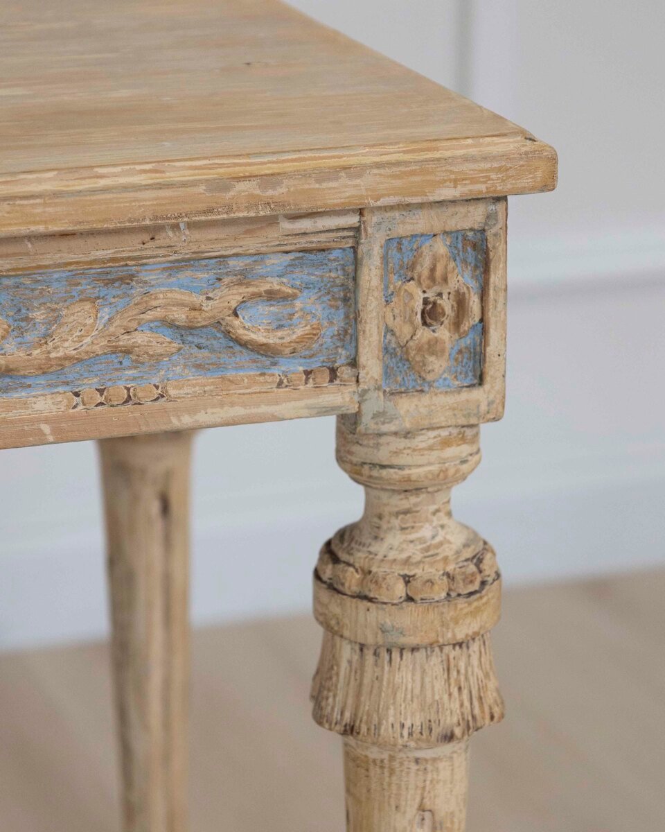 Swedish Gustavian Console Table with Carved Medallion, circa 1860 - JAA