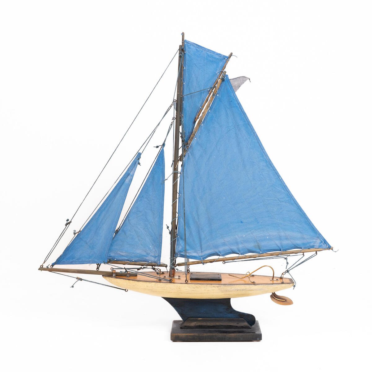 Old Star Wood & Tin Pond Yacht Southport, England, circa 1950. - JAA