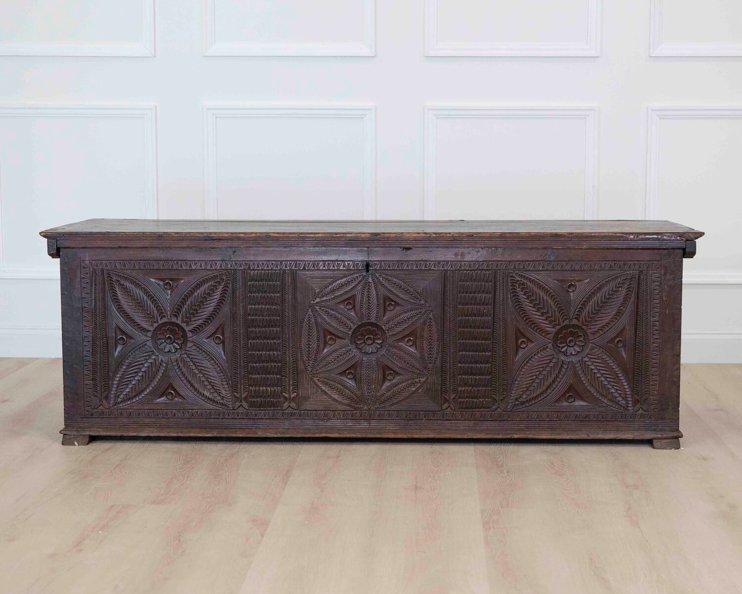 Very good 18th century Italian carved pine coffer with good colour. 1760. - JAA