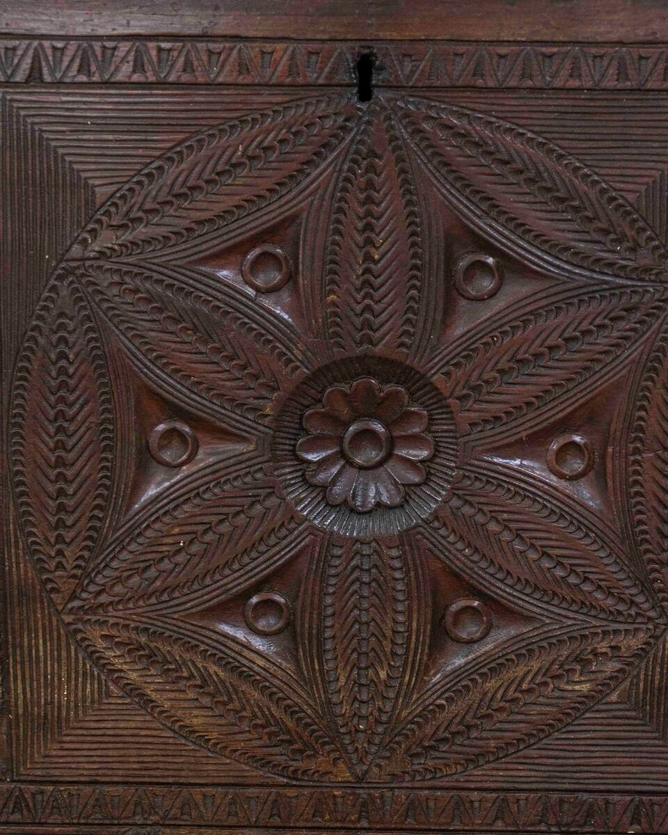Very good 18th century Italian carved pine coffer with good colour. 1760. - JAA