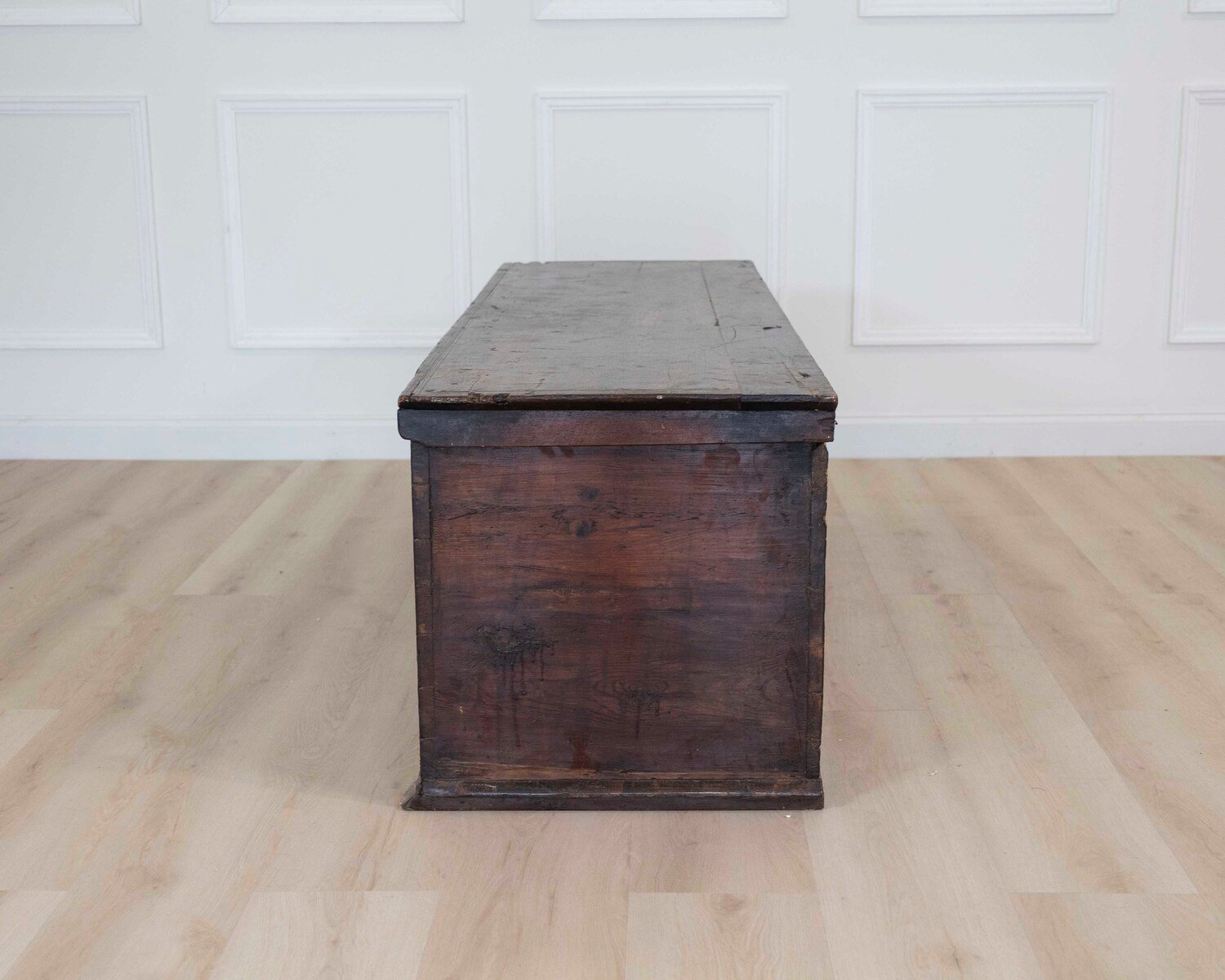 Very good 18th century Italian carved pine coffer with good colour. 1760. - JAA