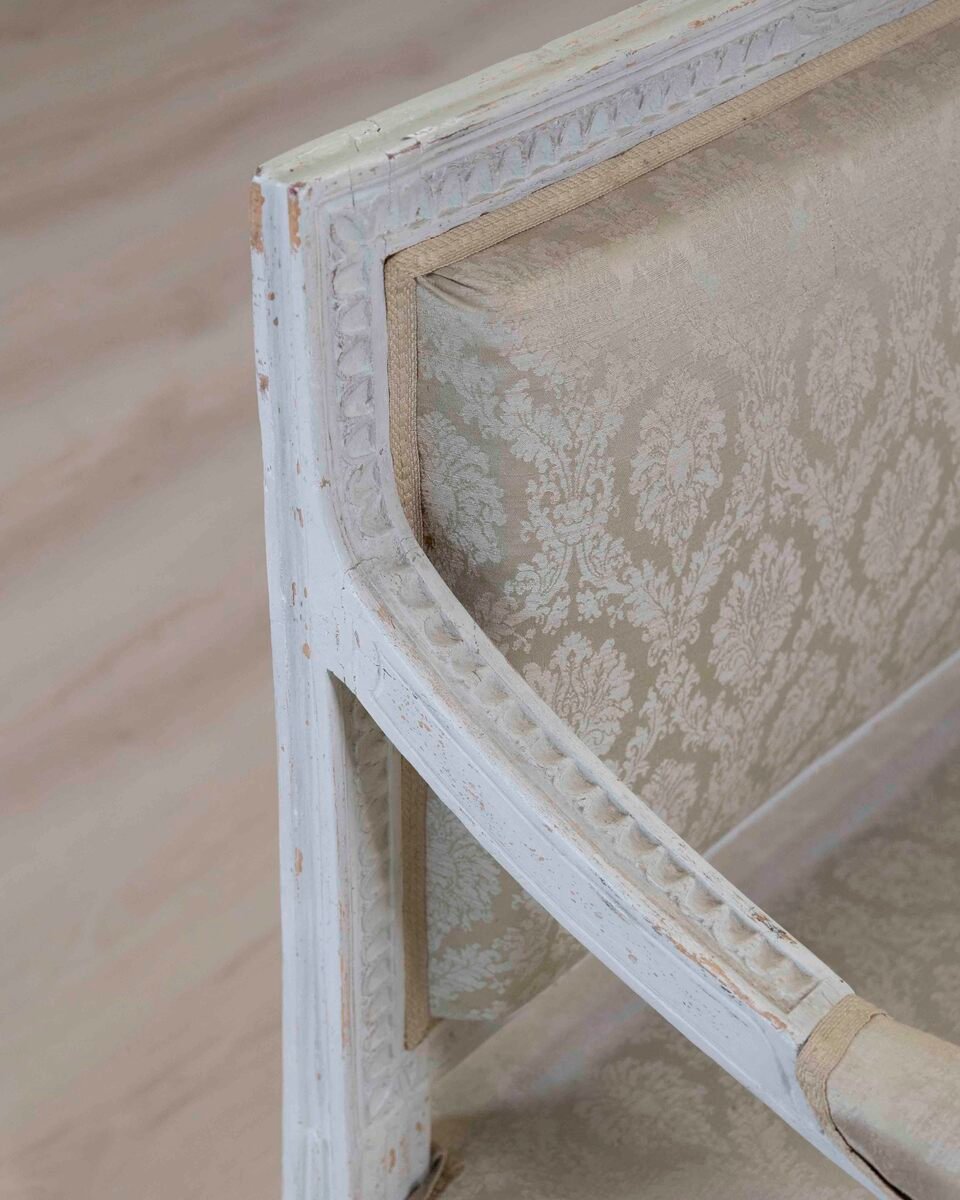 19th century Swedish carved and upholstered pine bench in worn, old grey paint. 1840. - JAA