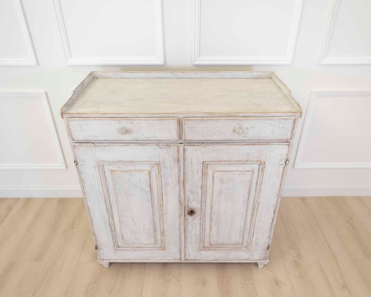 Gustavian sideboard, circa 1800, from Sweden. - JAA