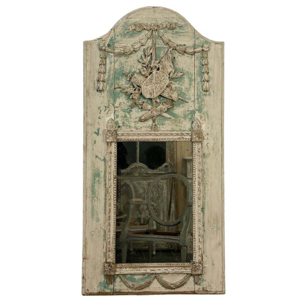 Superb small Louis XVI period trumeau mirror in carved wood decorated with warrior attributes, originally painted. - JAA