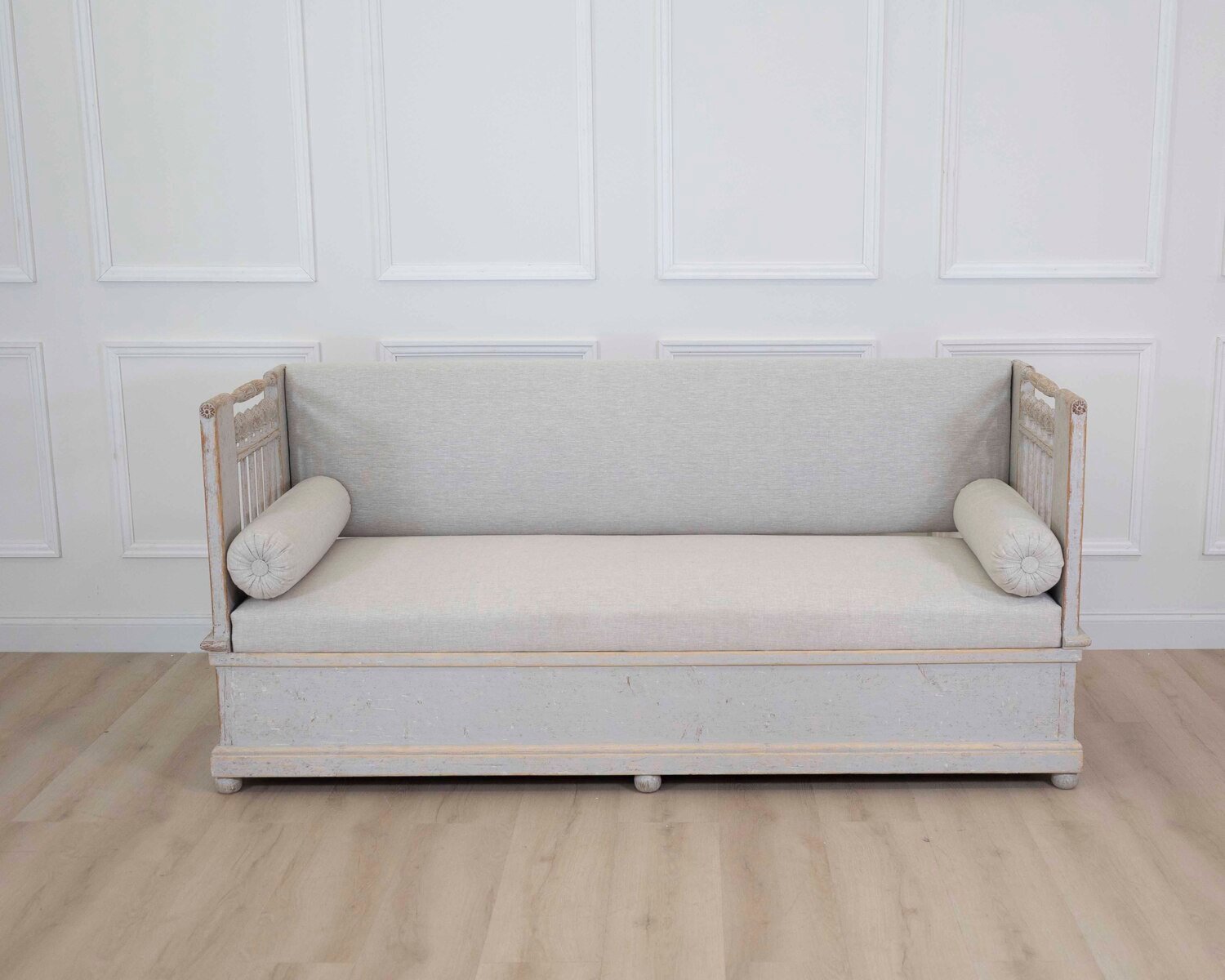 Swedish 19th Century Gustavian Painted Daybed - JAA
