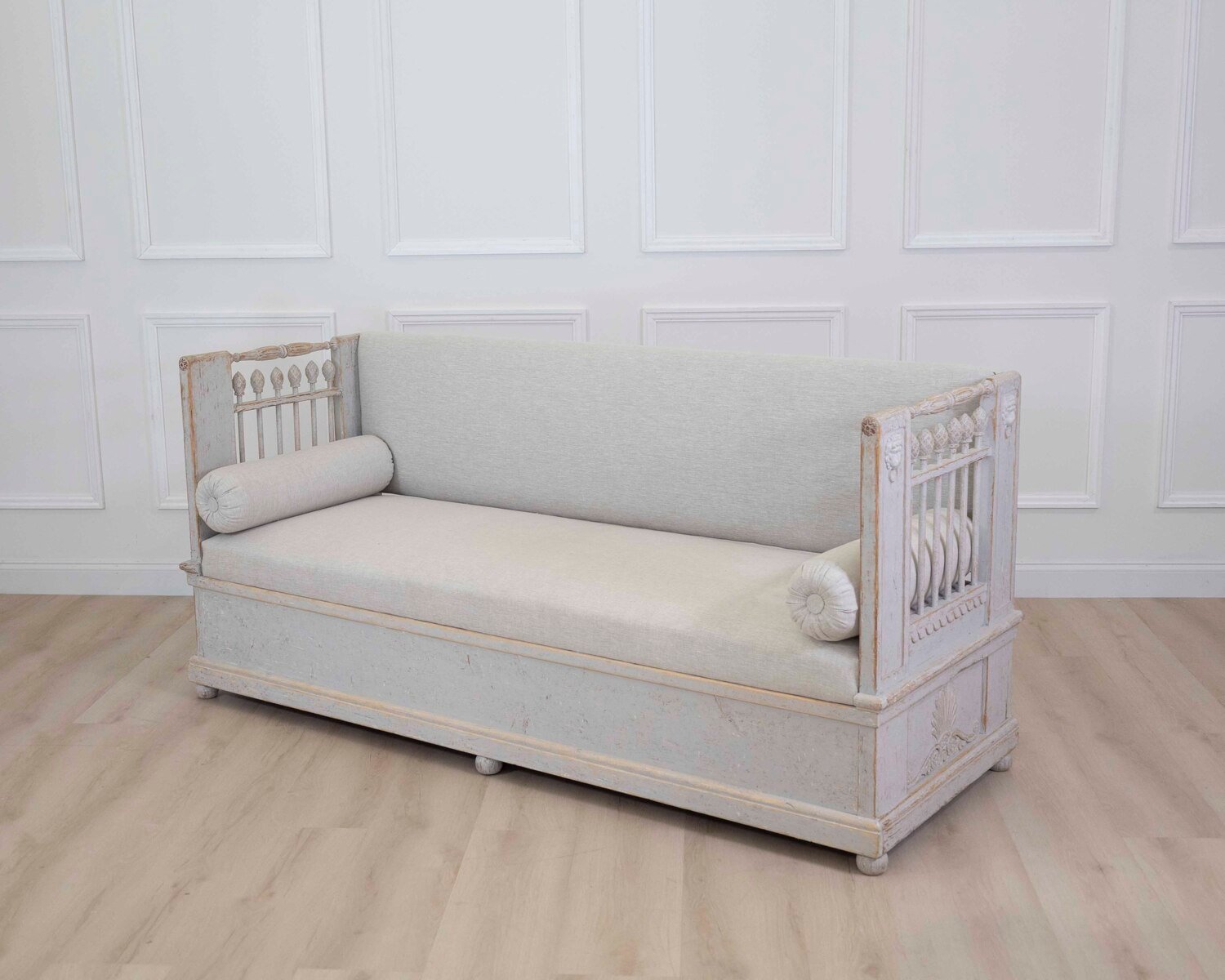 Swedish 19th Century Gustavian Painted Daybed - JAA